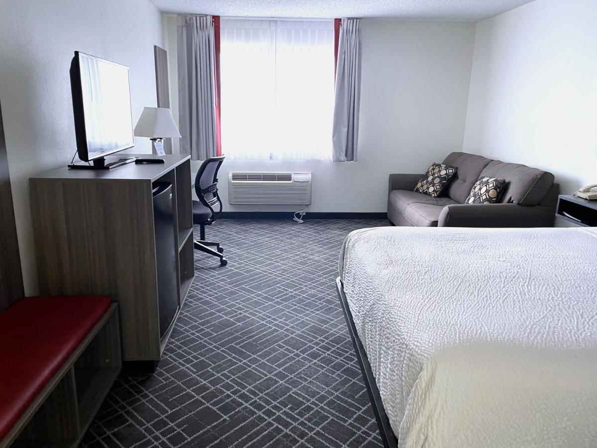 Queen Room with Sofa Bed - Non-Smoking at Ramada by Wyndham Waupaca