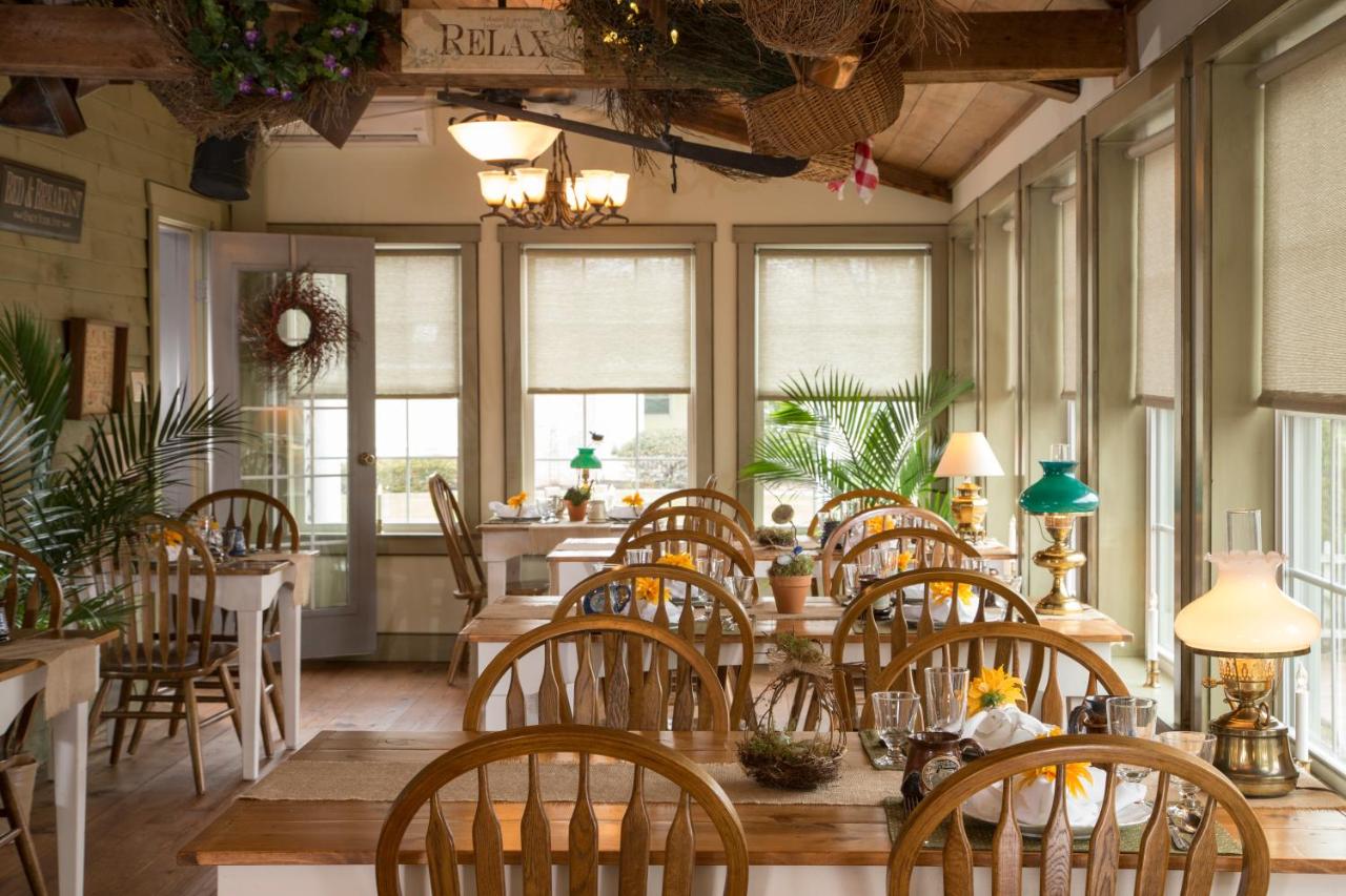 | 1825 Inn Bed and Breakfast