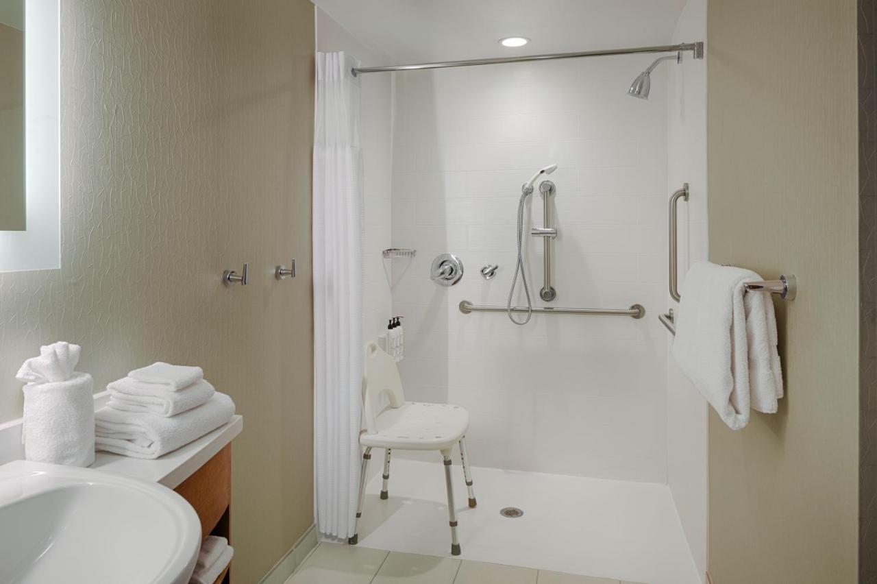 King Room with Sofa Bed at SpringHill Suites by Marriott Bloomington