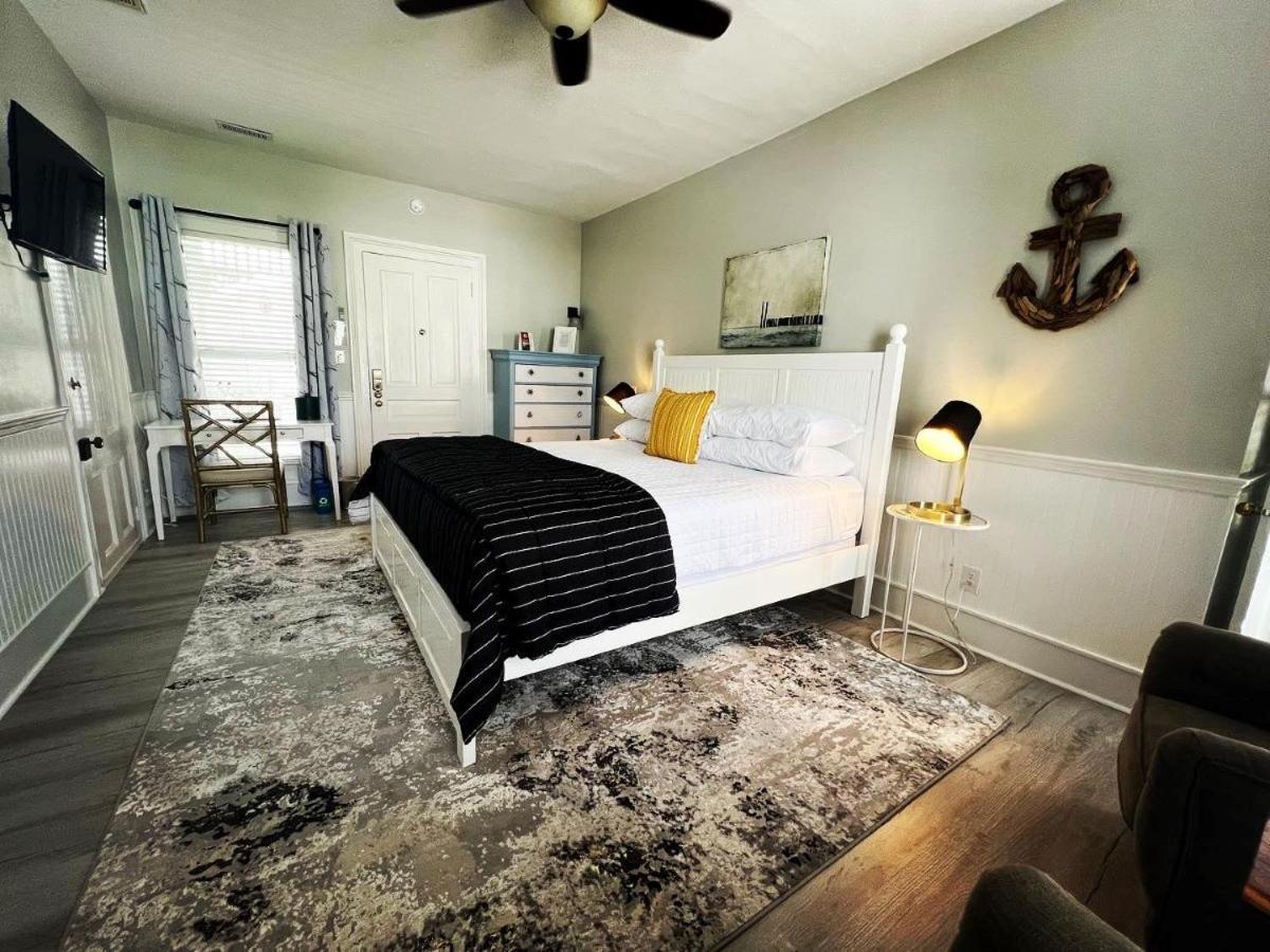 | Pecan Tree Inn