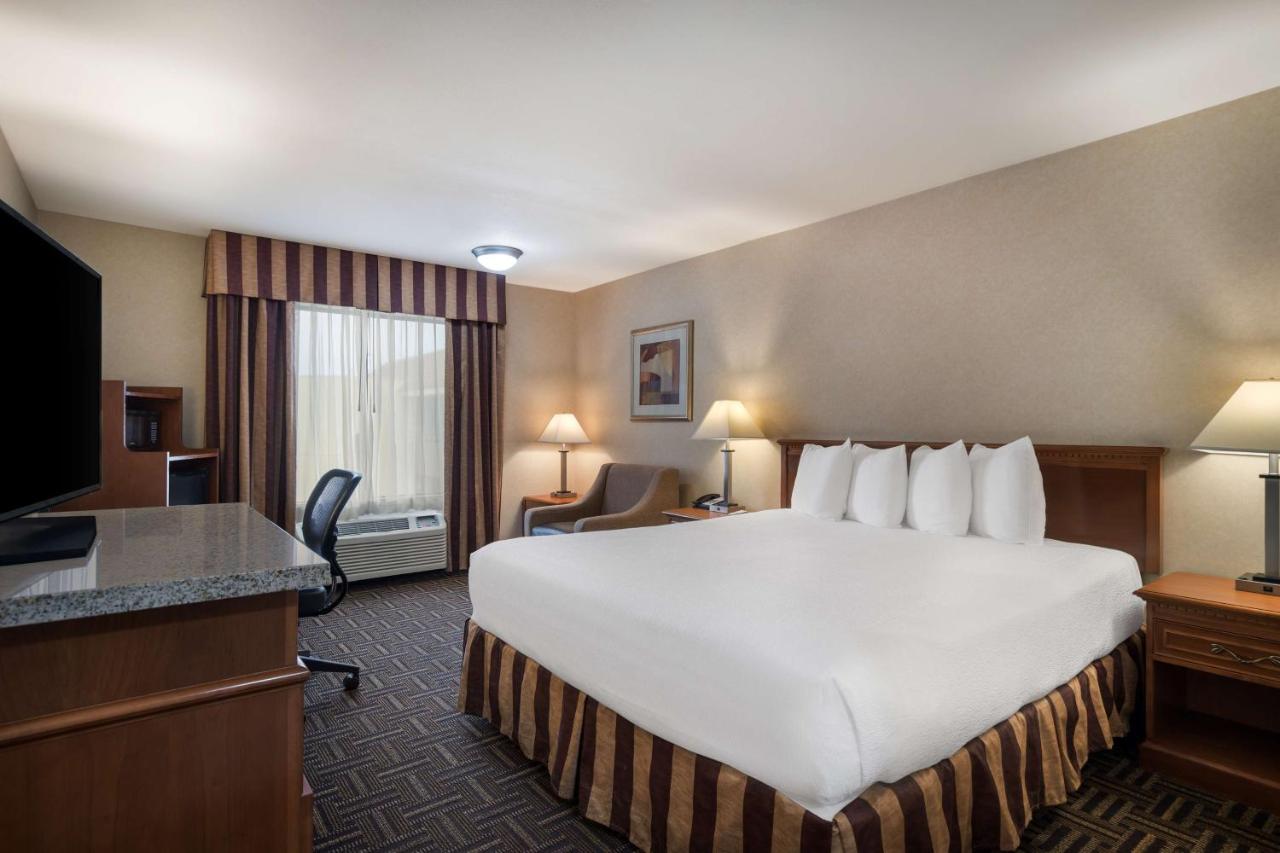 Business King Room at Best Western Norwalk Inn