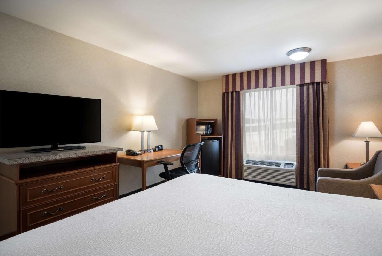 Business King Room at Best Western Norwalk Inn