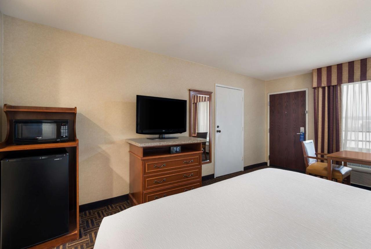 Deluxe King Room at Best Western Norwalk Inn