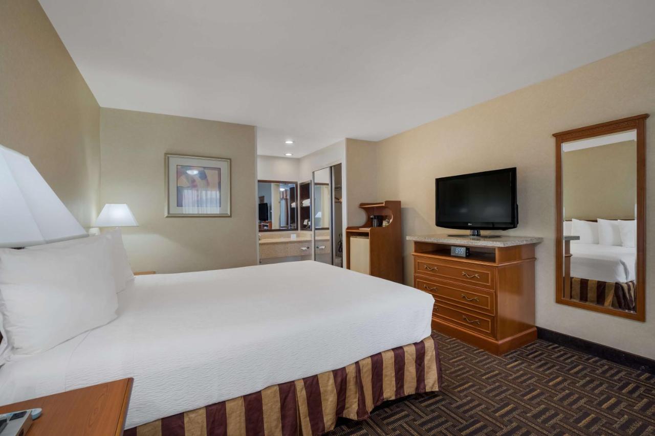 King Room at Best Western Norwalk Inn