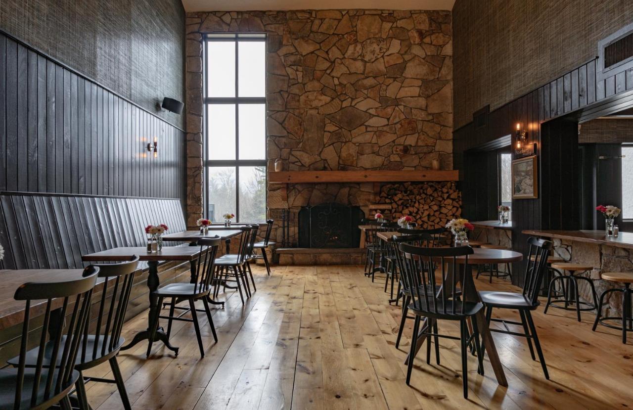 | Hunter Lodge, a Bluebird by Lark