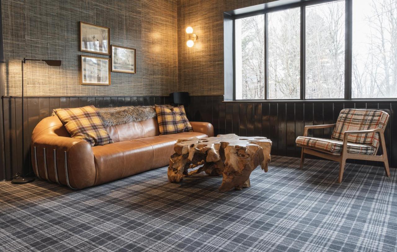 | Hunter Lodge, a Bluebird by Lark