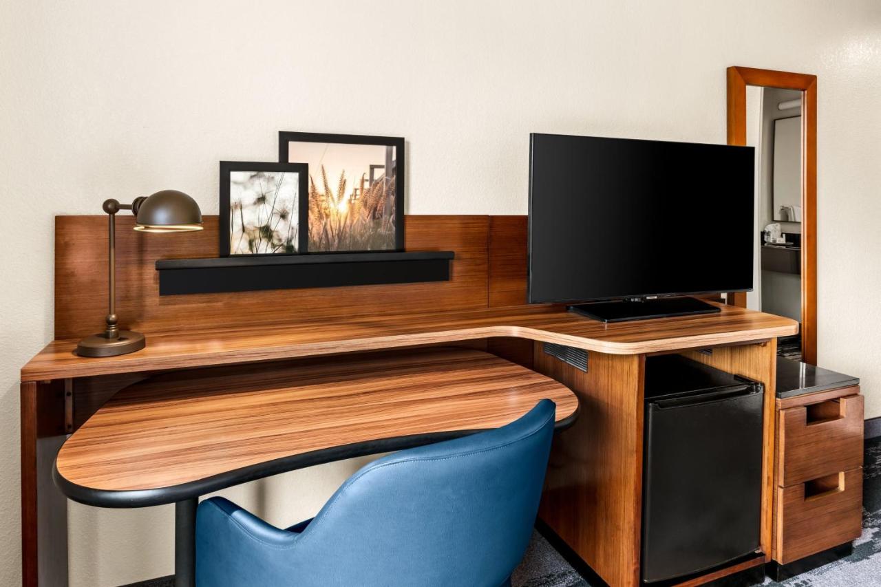 Queen Room at Fairfield Inn & Suites by Marriott San Antonio Market Square