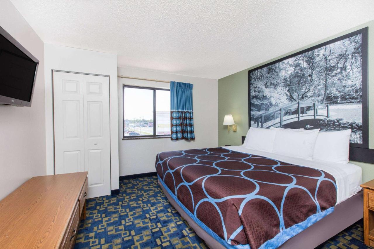 | Super 8 by Wyndham Aberdeen MD