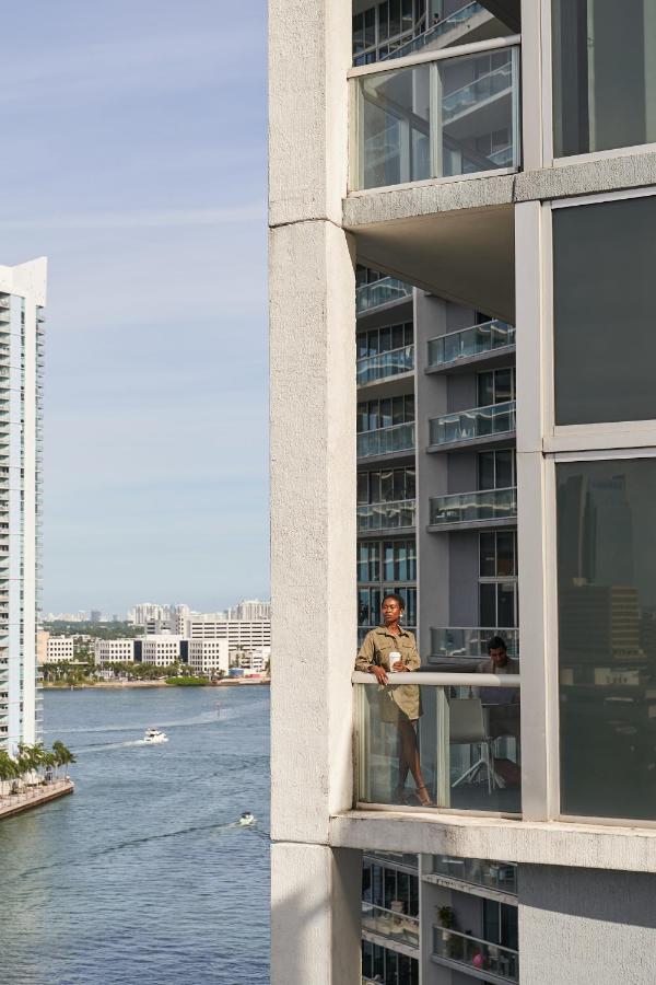 Cool Corner Suite, Corner at W Miami
