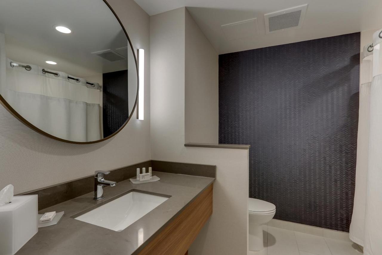 | Fairfield Inn & Suites by Marriott Asheville Weaverville