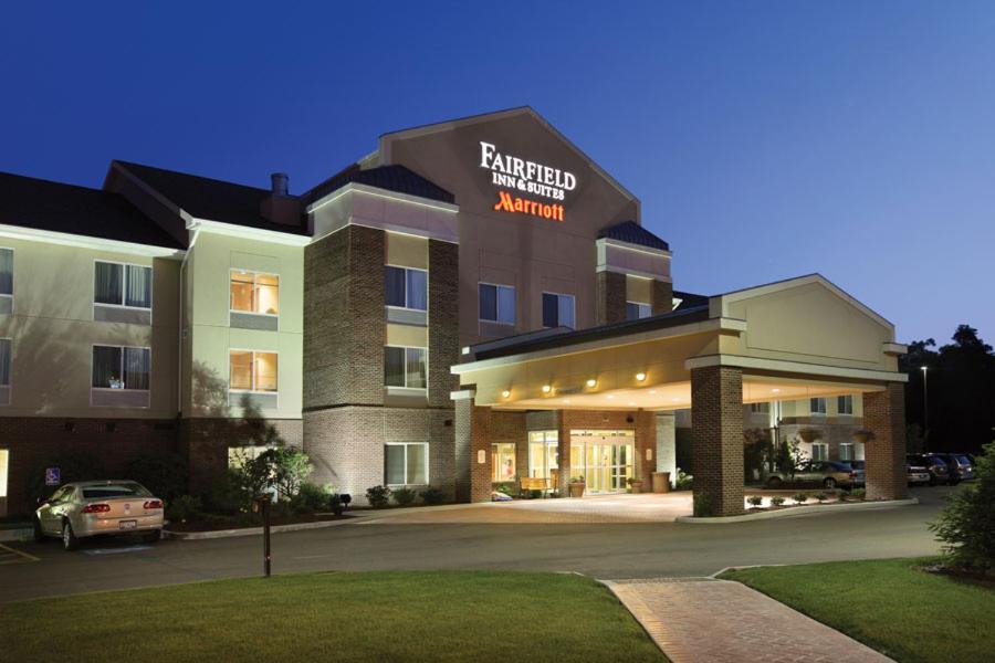 | Fairfield Inn & Suites by Marriott Weirton