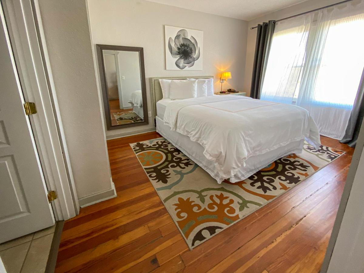 Queen Suite at Artisan Downtown