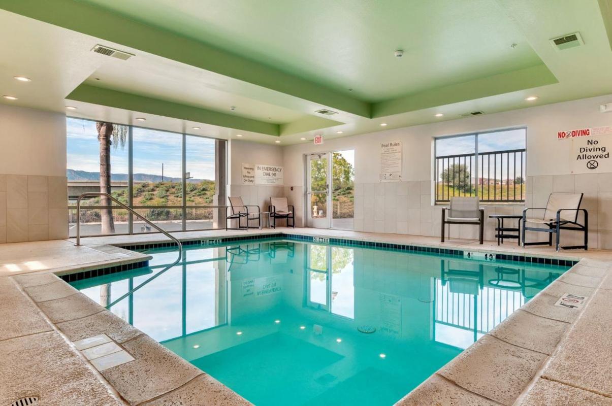 | Holiday Inn Express & Suites, Lake Elsinore, an IHG Hotel