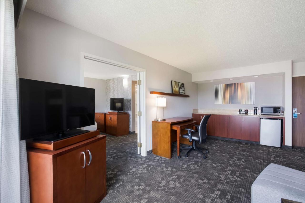 Hearing Accessible One Bedroom Suite King at Sonesta Select Atlanta Midtown Georgia Tech