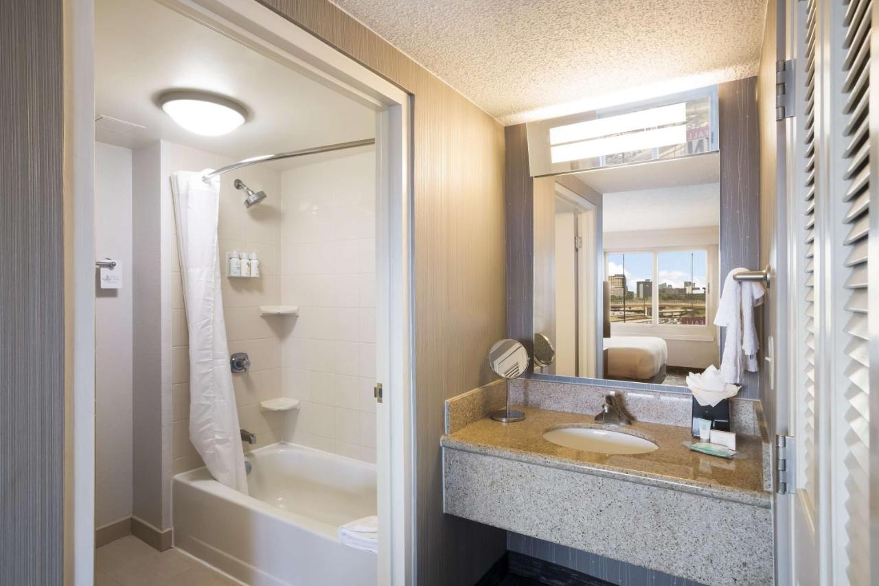One-Bedroom King Suite with Sofa Bed at Sonesta Select Atlanta Midtown Georgia Tech