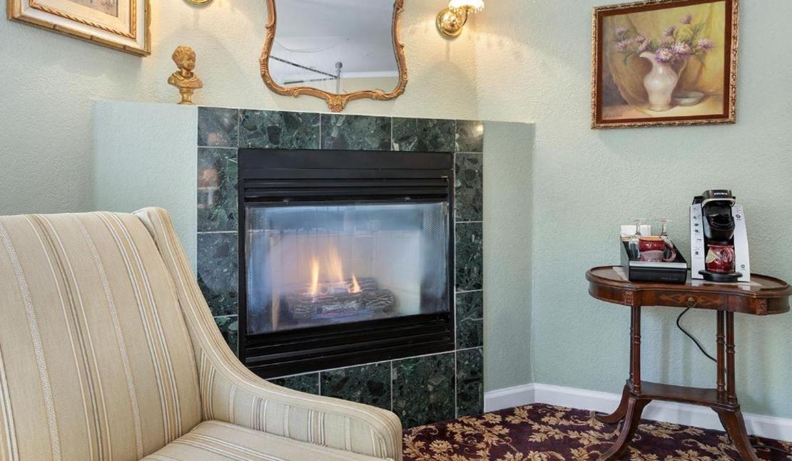 | Candlelight Inn Napa Valley
