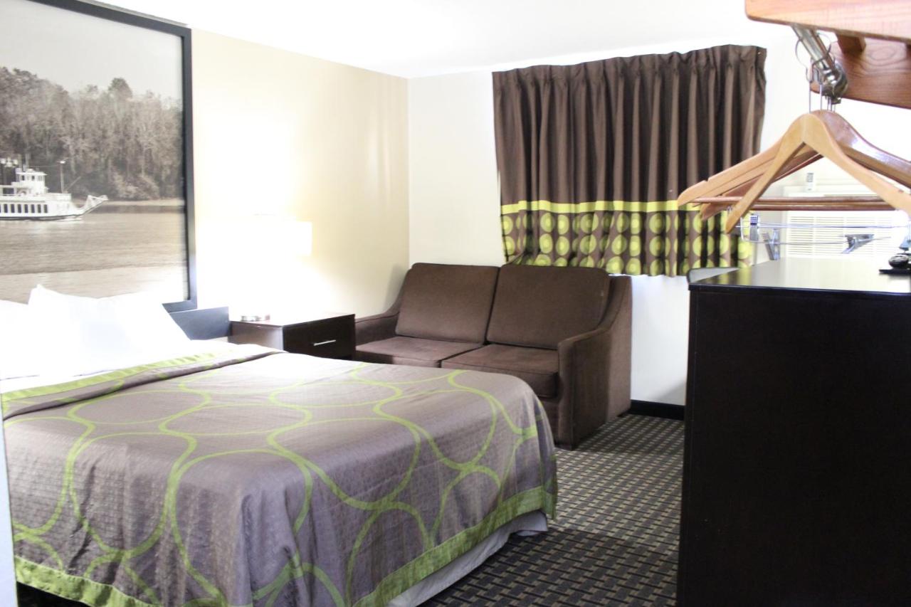 Queen Room - Mobility Access/Non-Smoking at Super 8 by Wyndham Clear Lake