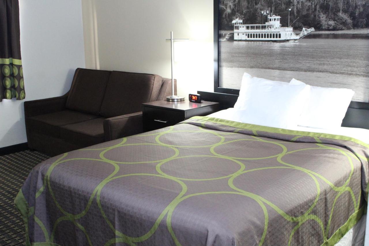 Queen Room - Mobility Access/Non-Smoking at Super 8 by Wyndham Clear Lake
