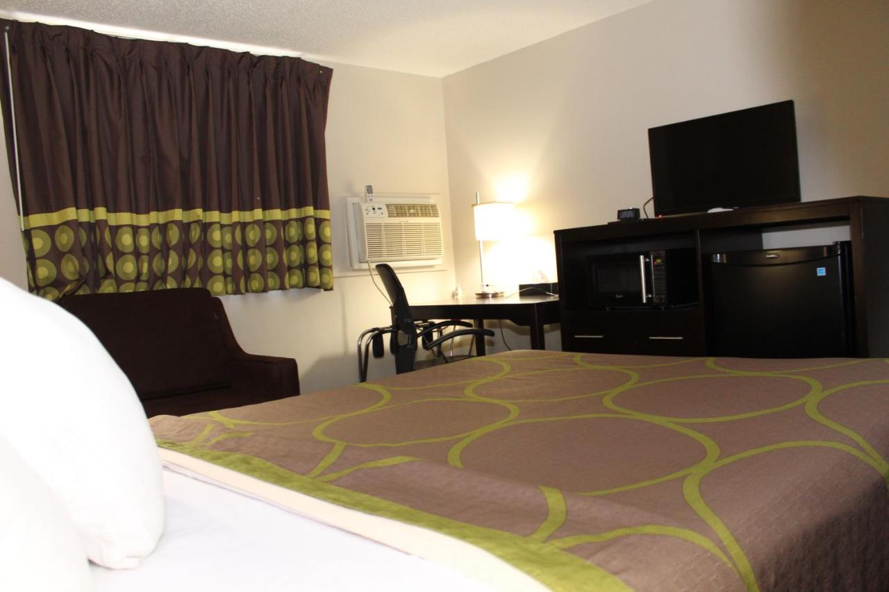 Queen Room - Mobility Access/Non-Smoking at Super 8 by Wyndham Clear Lake