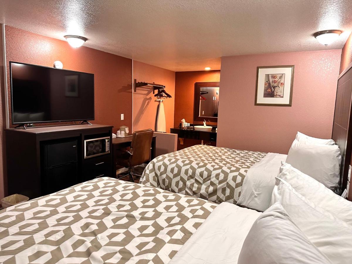 | Annie Oakley Motel Oakley