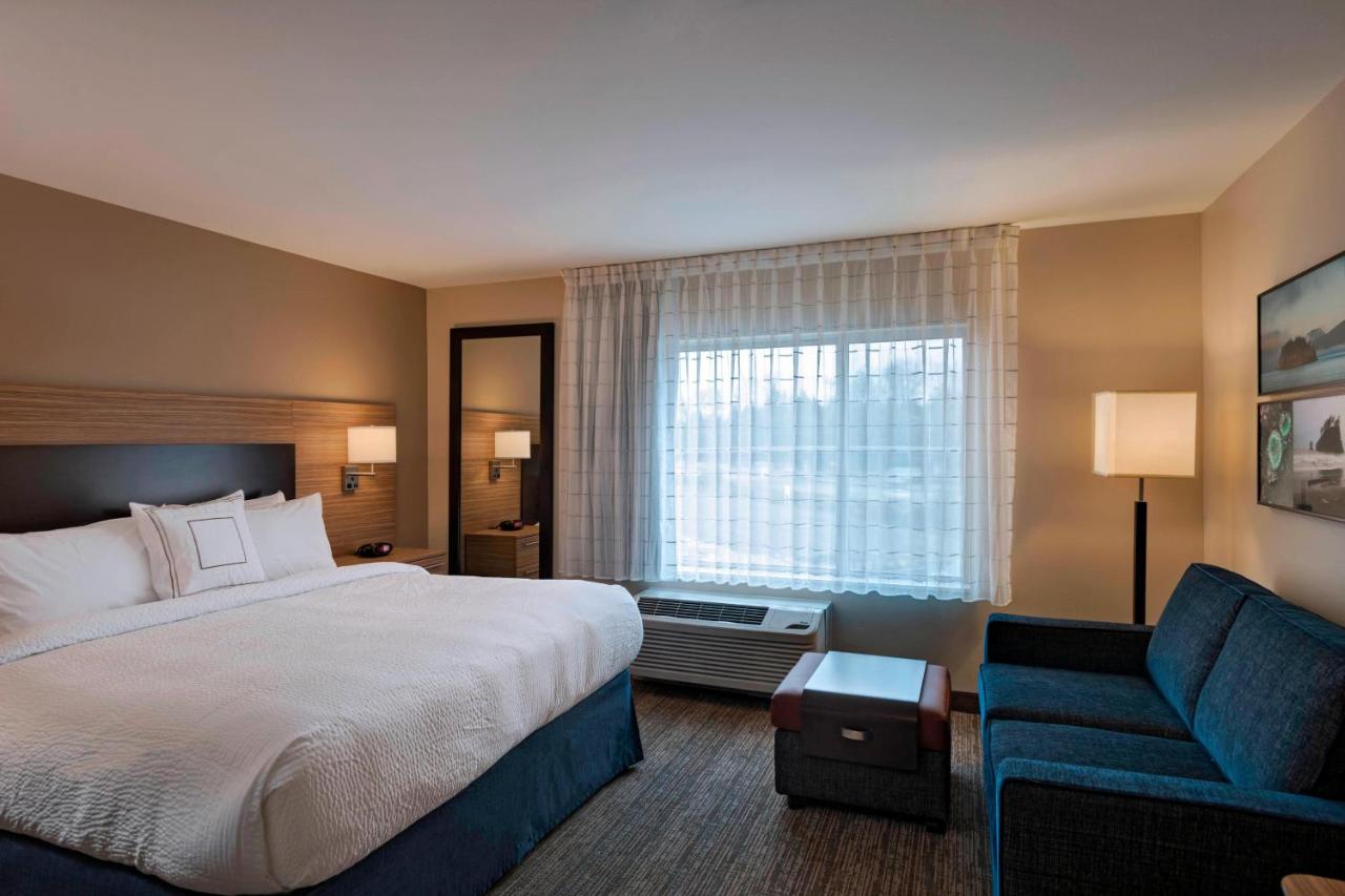 King Studio with Sofa Bed at TownePlace Suites by Marriott Tacoma Lakewood