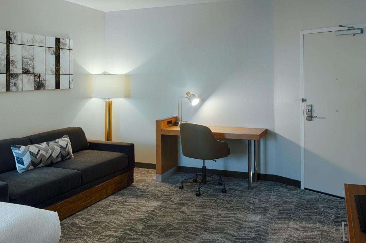 King Room with Sofa Bed at SpringHill Suites by Marriott Bloomington