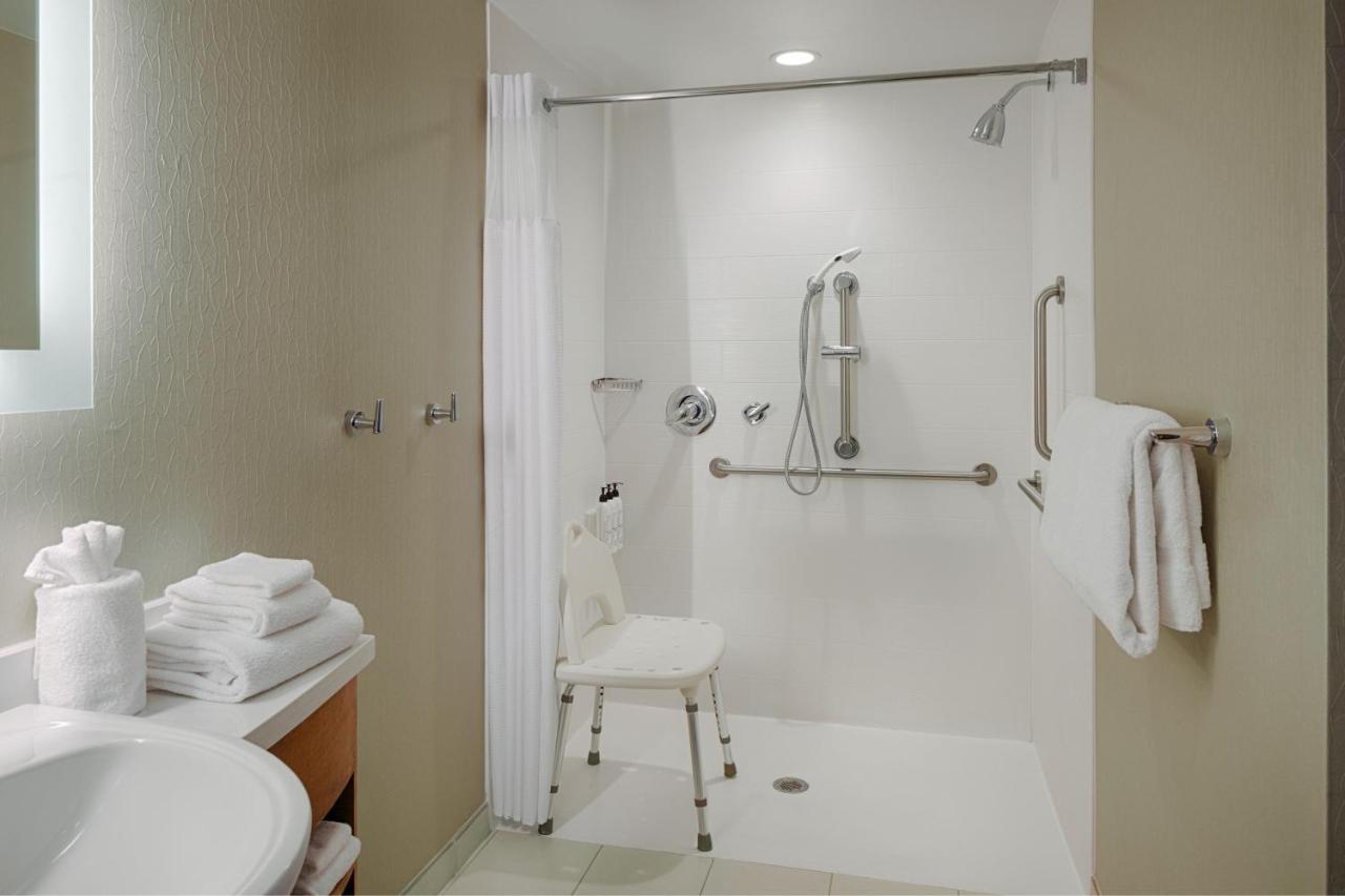 King Room with Sofa Bed at SpringHill Suites by Marriott Bloomington