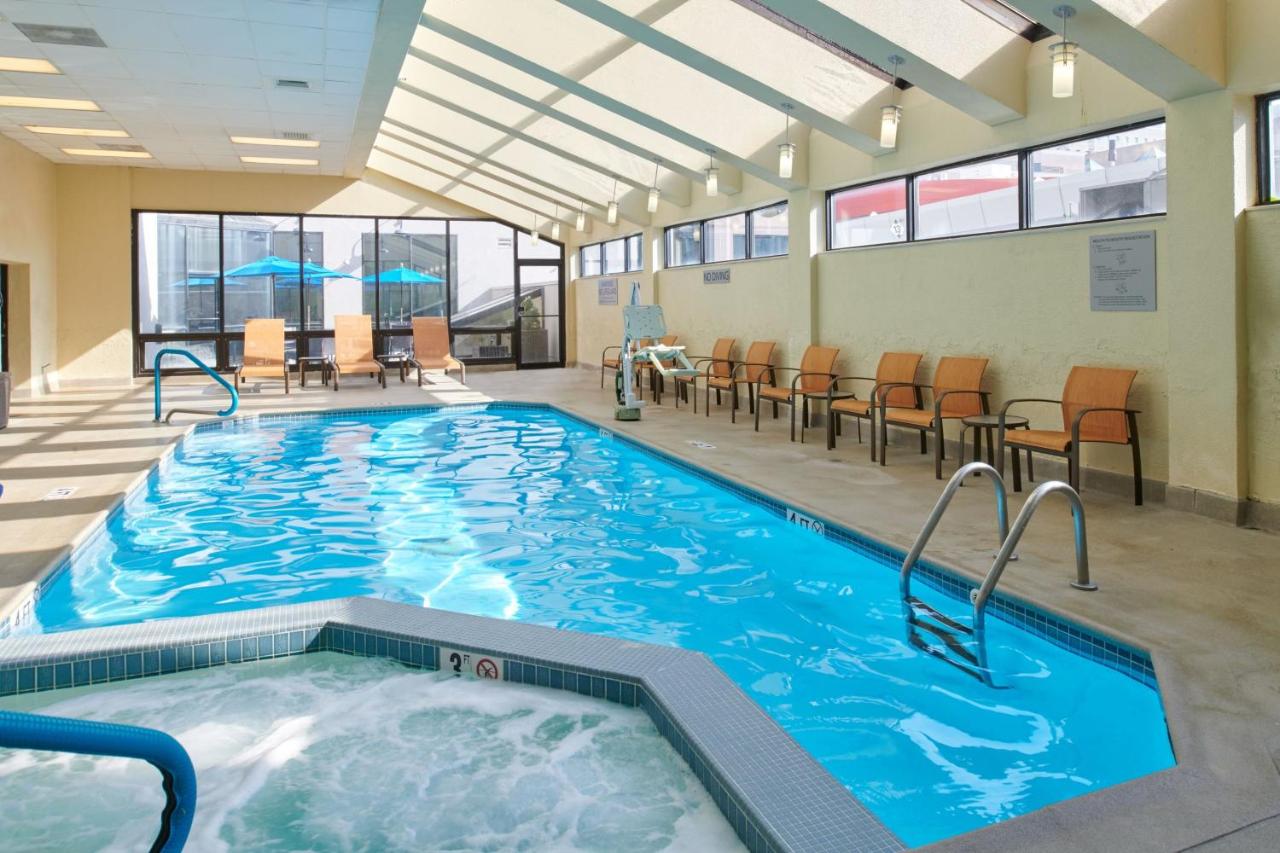 | Courtyard by Marriott Columbus Downtown