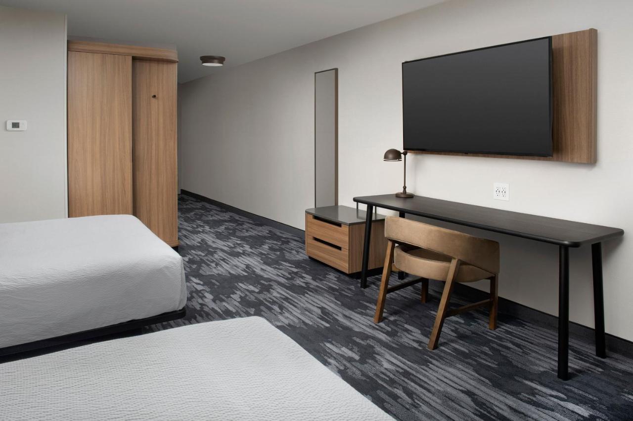 Queen Room with Two Queen Beds - Hearing Accessible at Fairfield Inn & Suites by Marriott Appleton