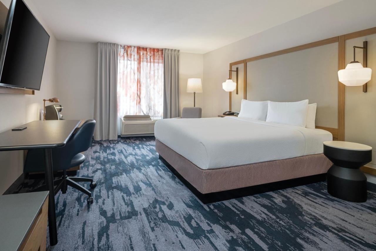 King Room at Fairfield Inn and Suites by Marriott Denton
