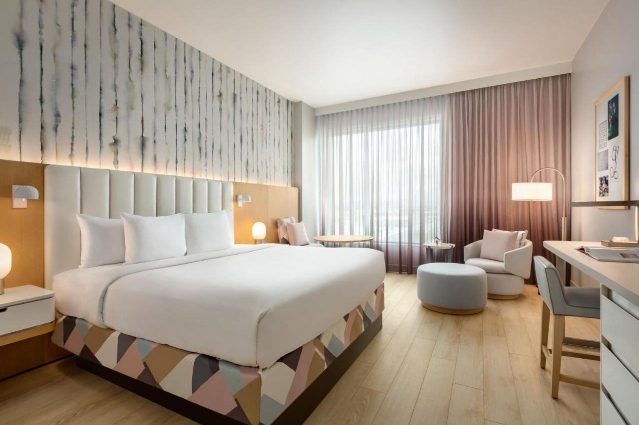 King Room at The Viv Hotel, Anaheim, a Tribute Portfolio Hotel