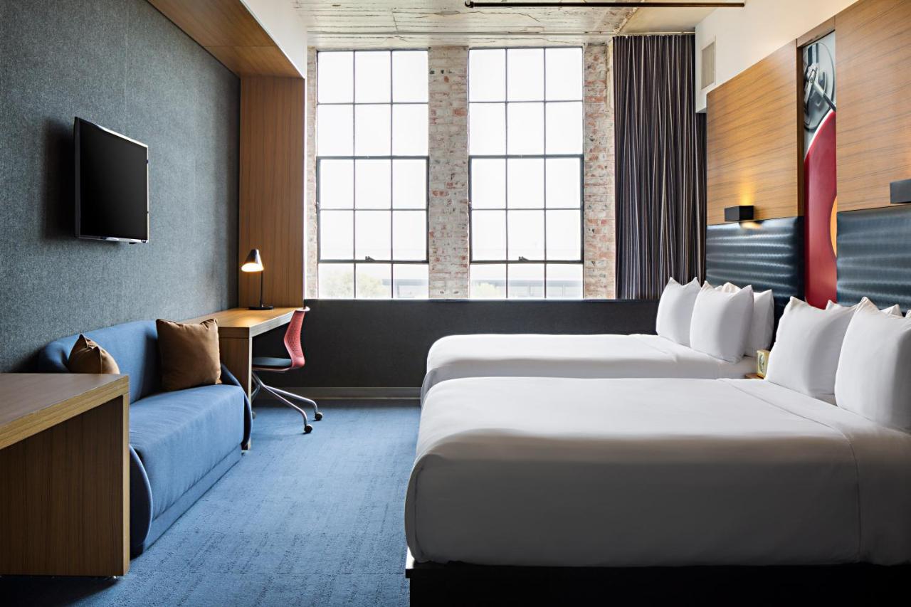 Aloft, Guest room, 2 Queen at Aloft by Marriott Dallas Downtown