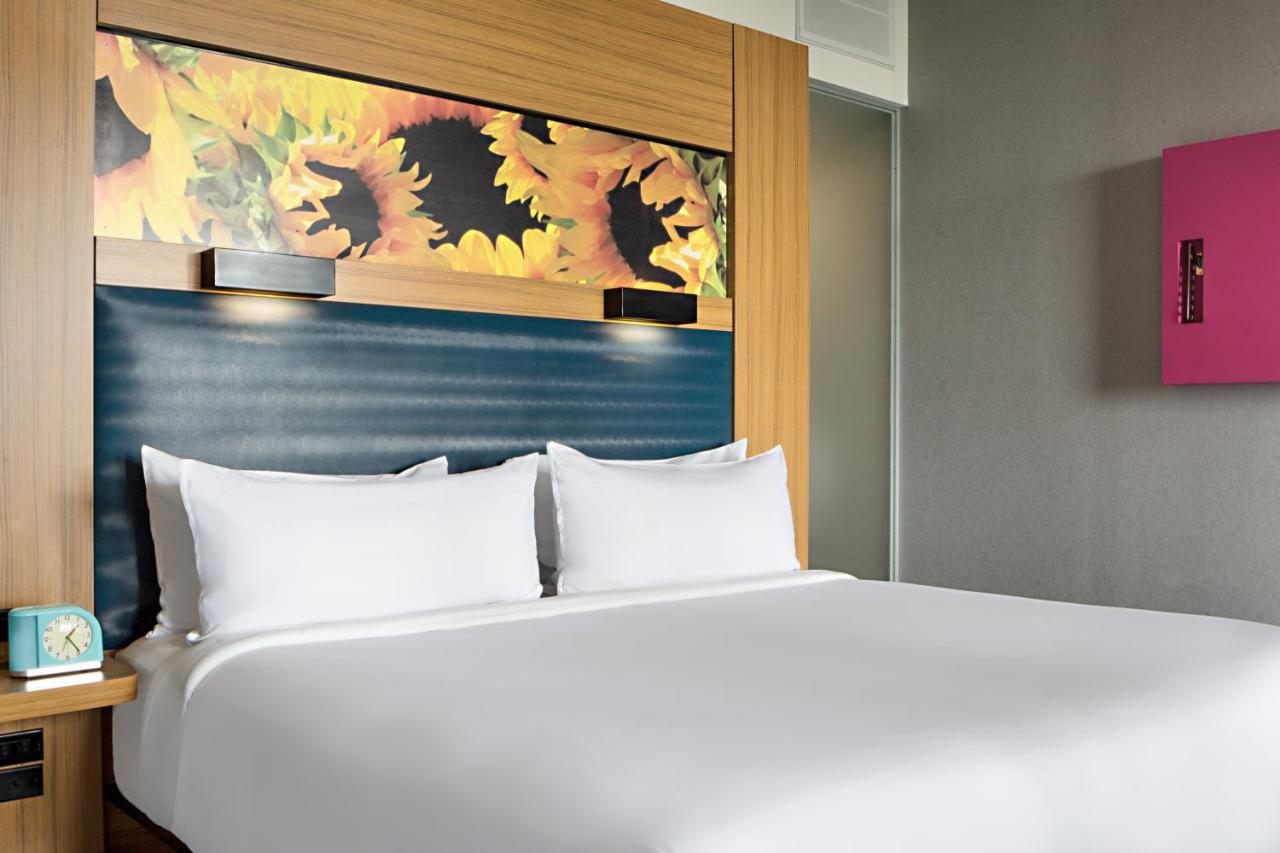 Savvy, Suite, 1 King, Sofa bed at Aloft by Marriott Dallas Downtown