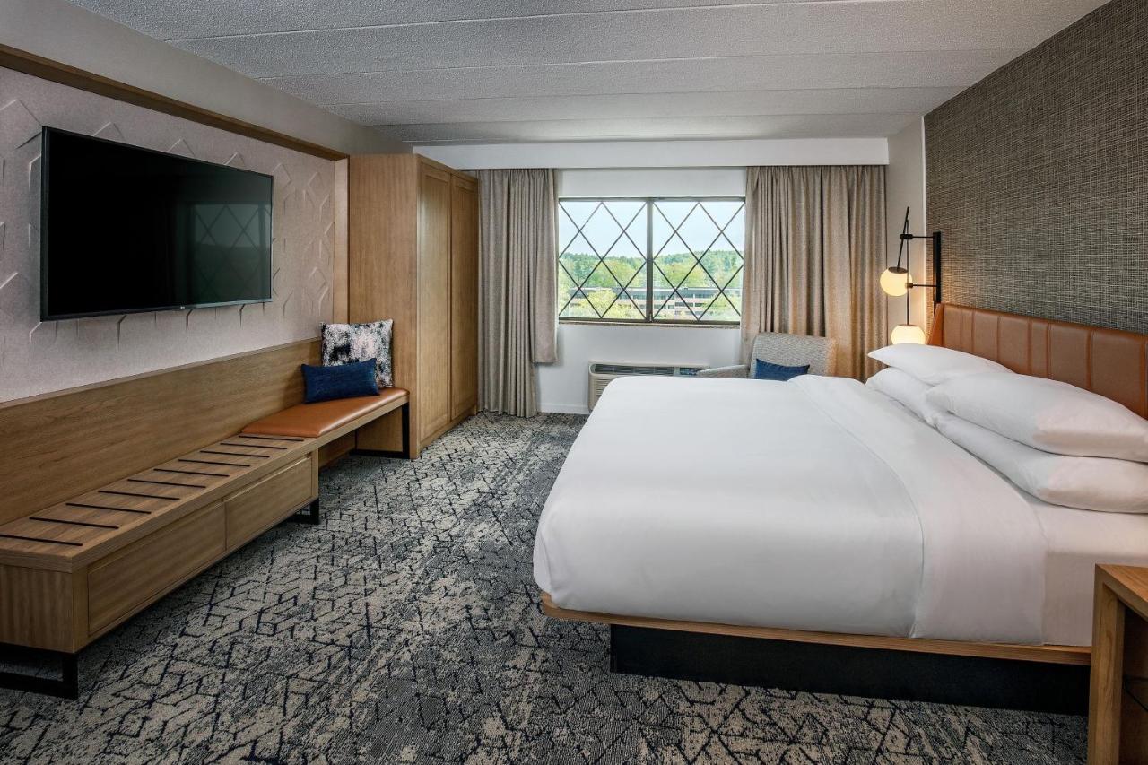 Traditional King Room at Sheraton Nashua
