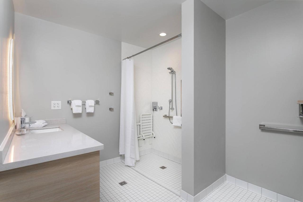King Studio with Sofa Bed and Adapted Tub - Mobility Accessible at TownePlace Suites by Marriott Nashville Midtown