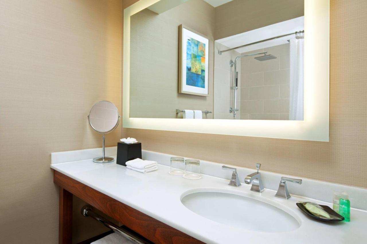 Guest room, 2 Double at The Westin San Francisco Airport