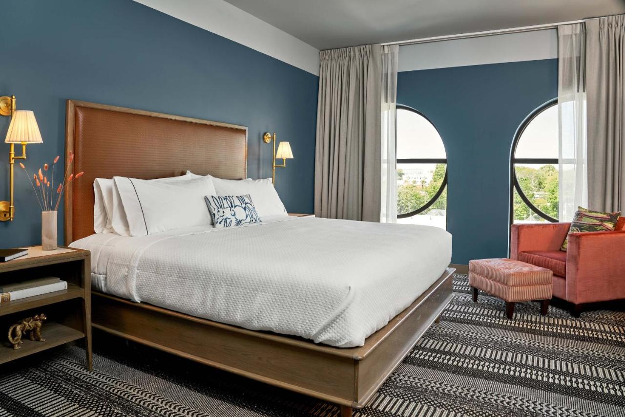 Standard King Room at The Memphian, a Tribute Portfolio Hotel