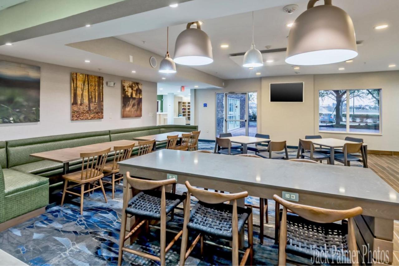 | Fairfield Inn by Marriott Las Colinas