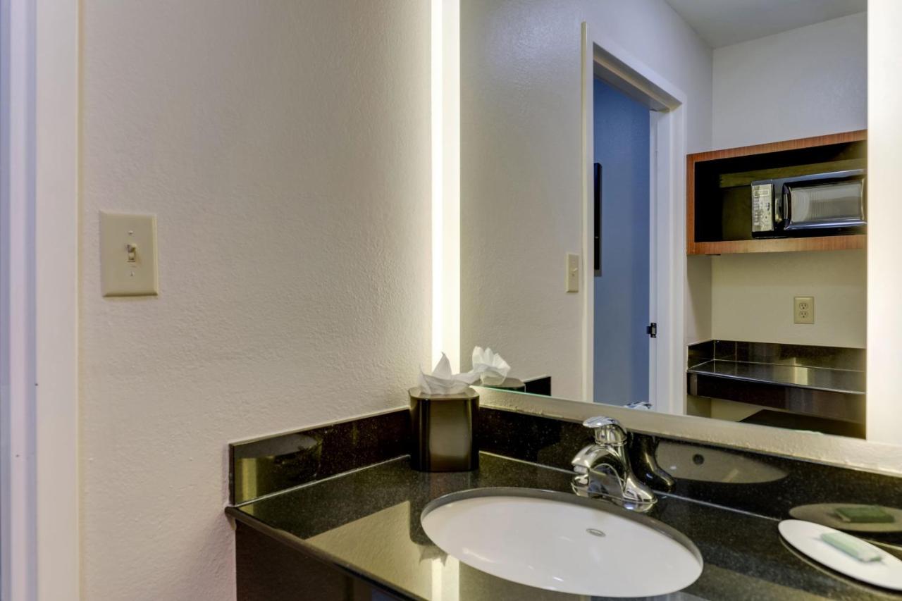 | Fairfield Inn by Marriott Las Colinas