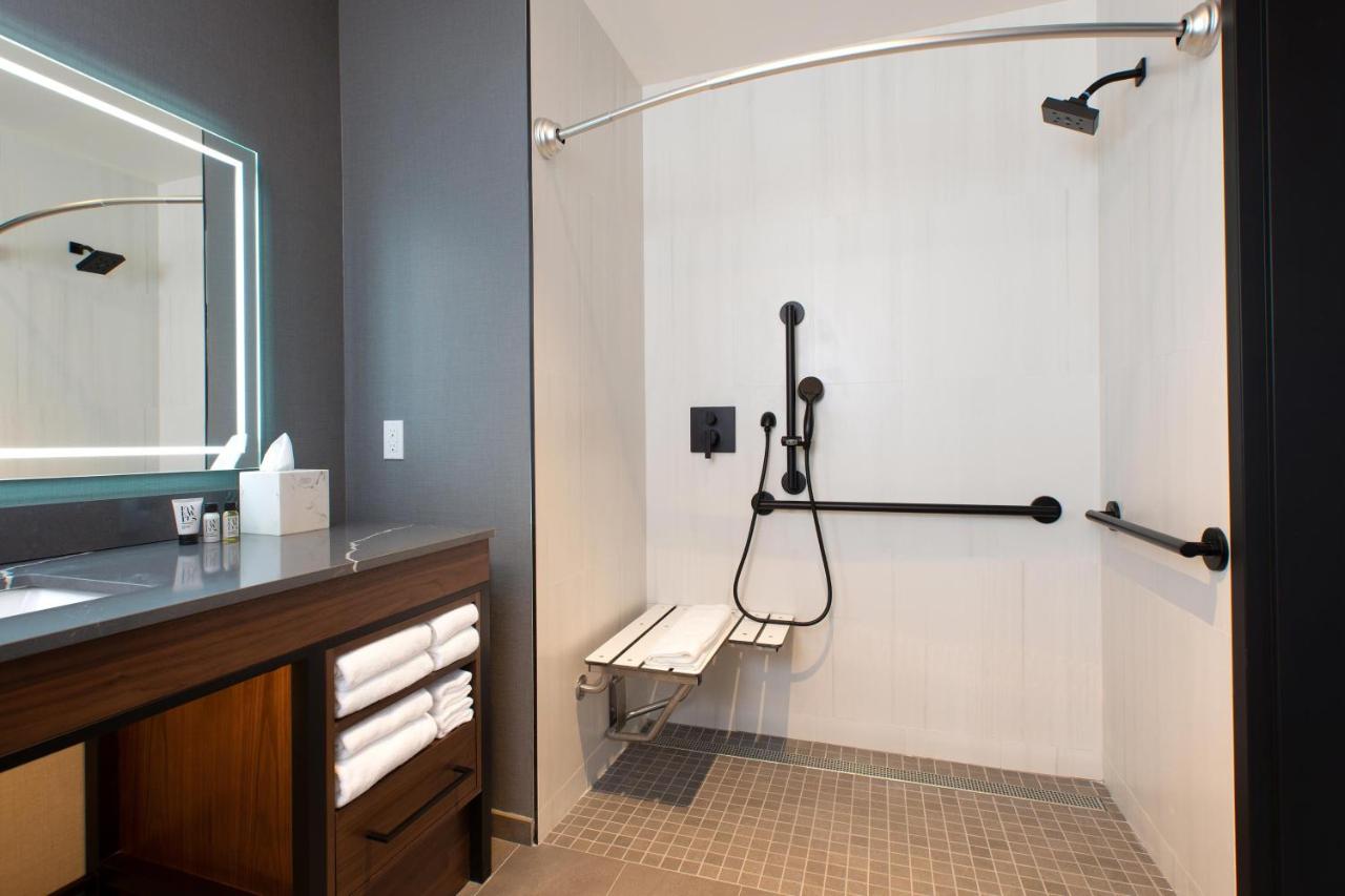 Guest Room, 1 King at The Glenmark, Glendale, a Tribute Portfolio Hotel