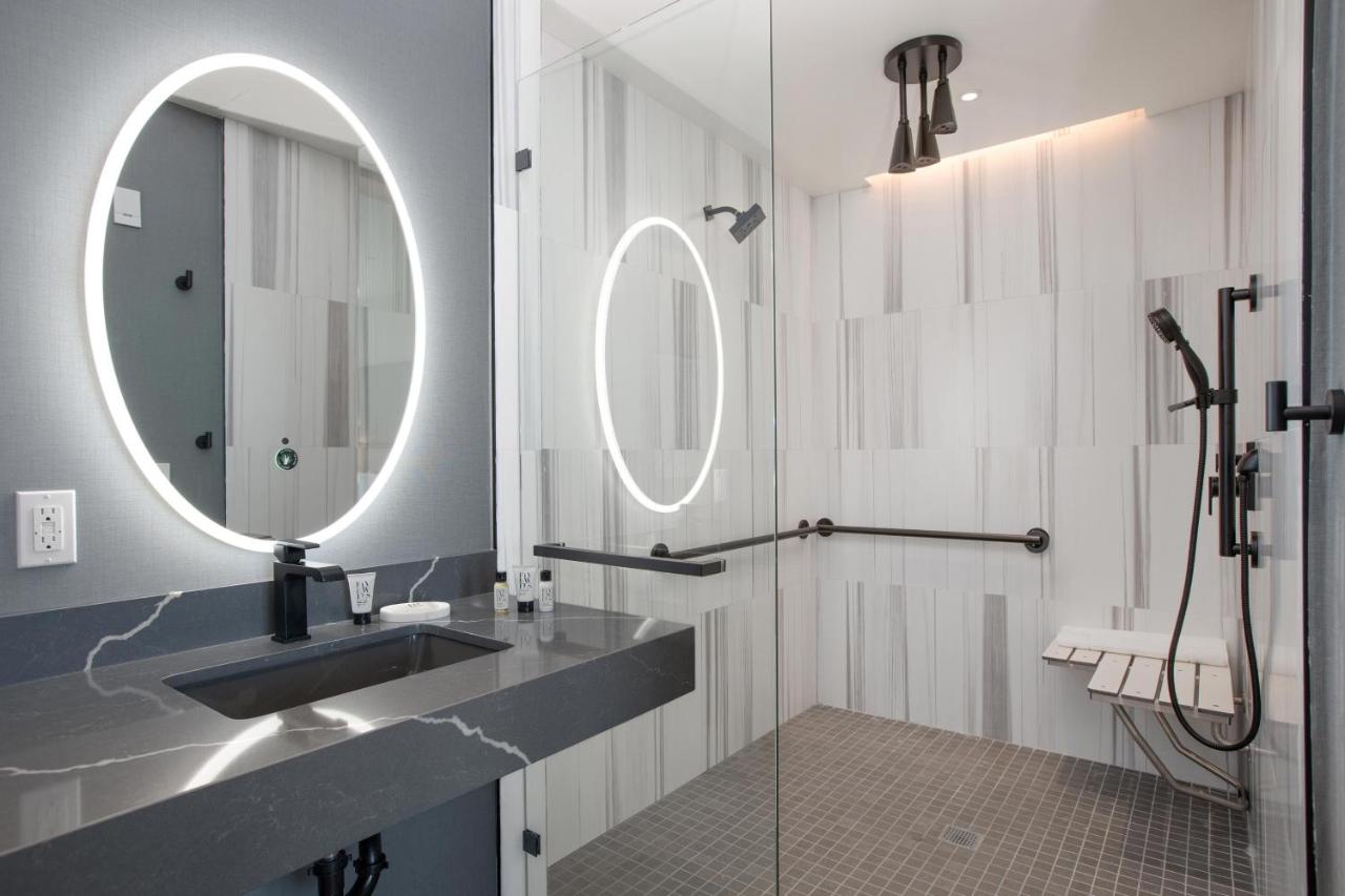 1 Bedroom Suite, 1 King at The Glenmark, Glendale, a Tribute Portfolio Hotel