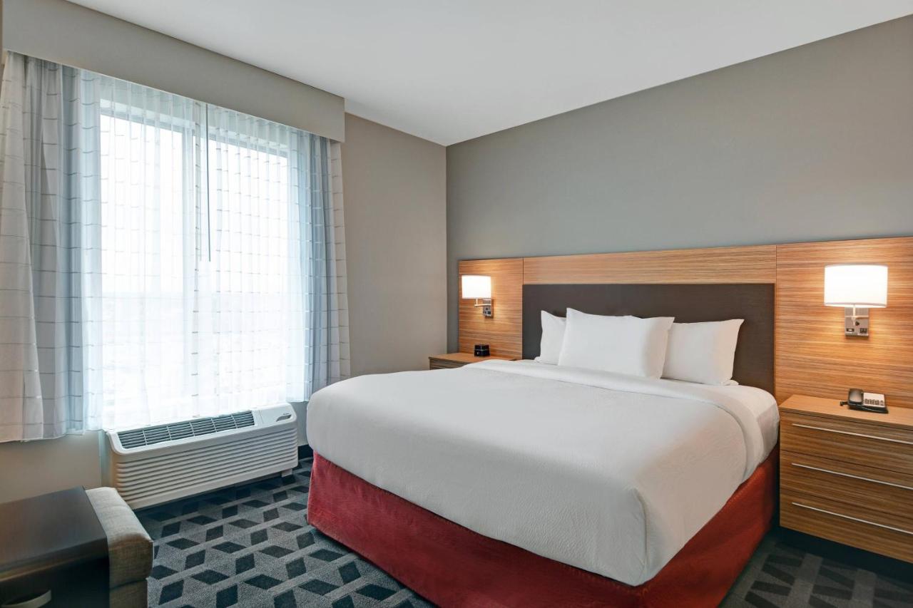 King Studio with Sofa Bed at TownePlace Suites by Marriott Indianapolis Downtown