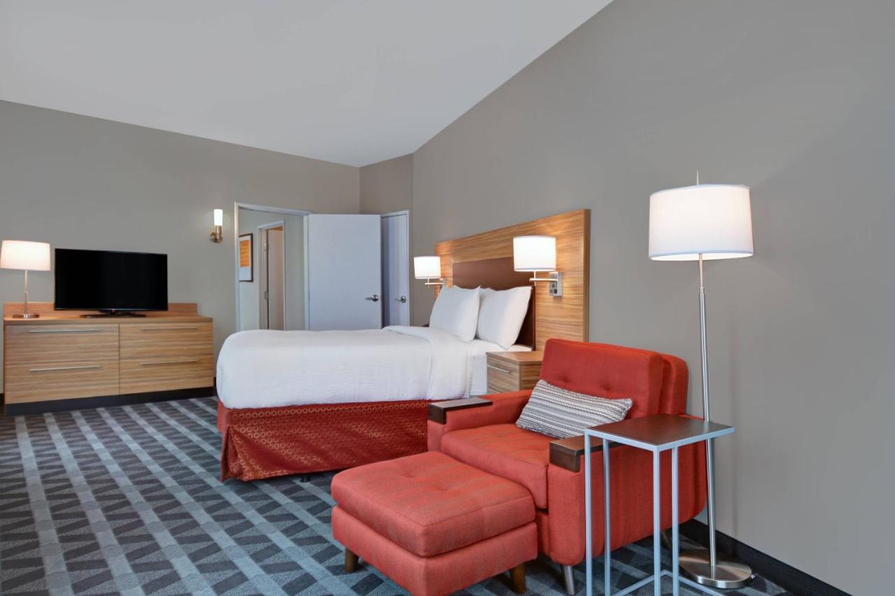 1 Bedroom Suite, 1 Queen, Sofa bed at TownePlace Suites by Marriott Indianapolis Downtown