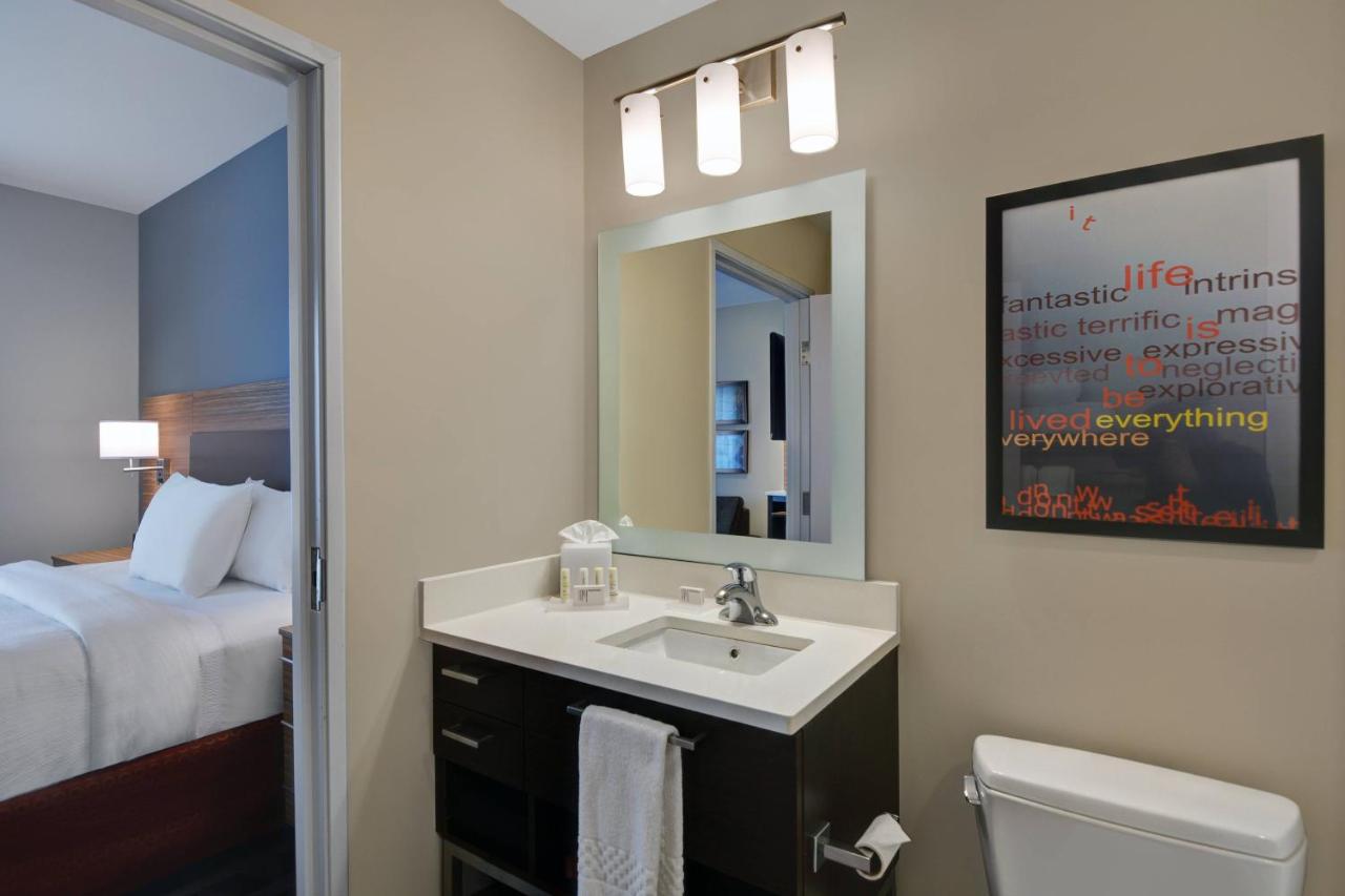 King Studio with Sofa Bed at TownePlace Suites by Marriott Indianapolis Downtown