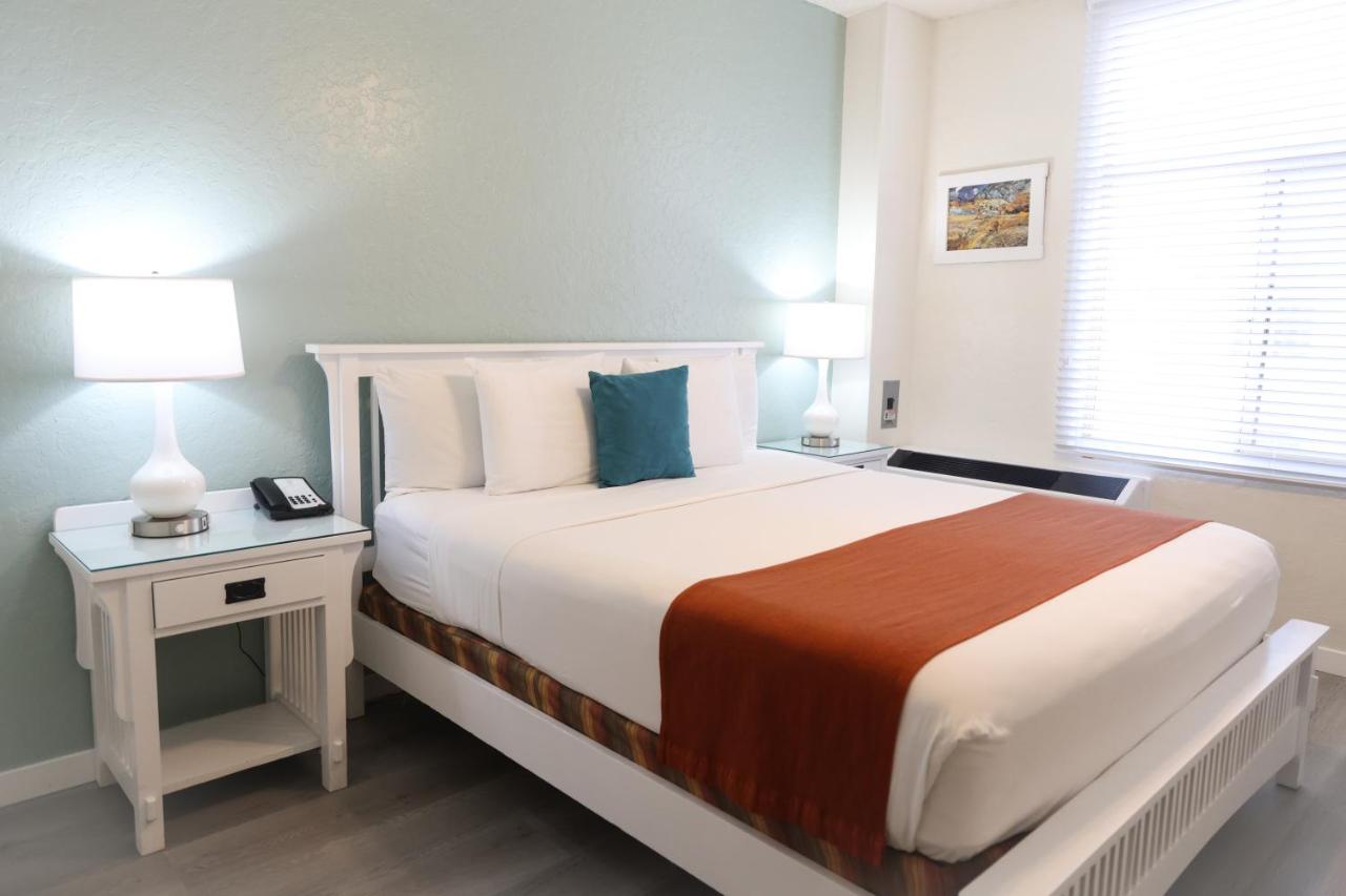 | Hotel Carmel Santa Monica