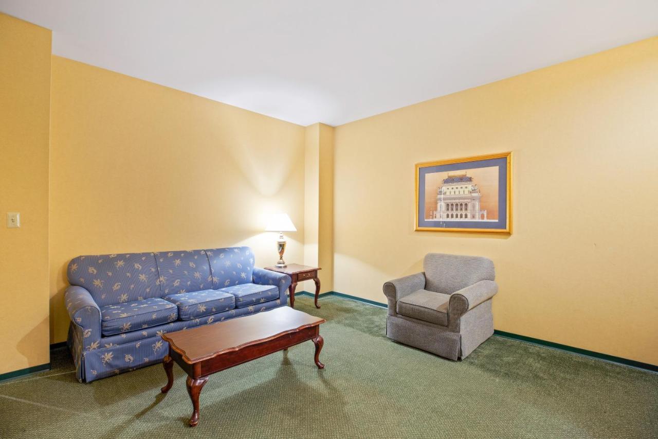  | OYO Hotel St Louis Downtown City Center MO