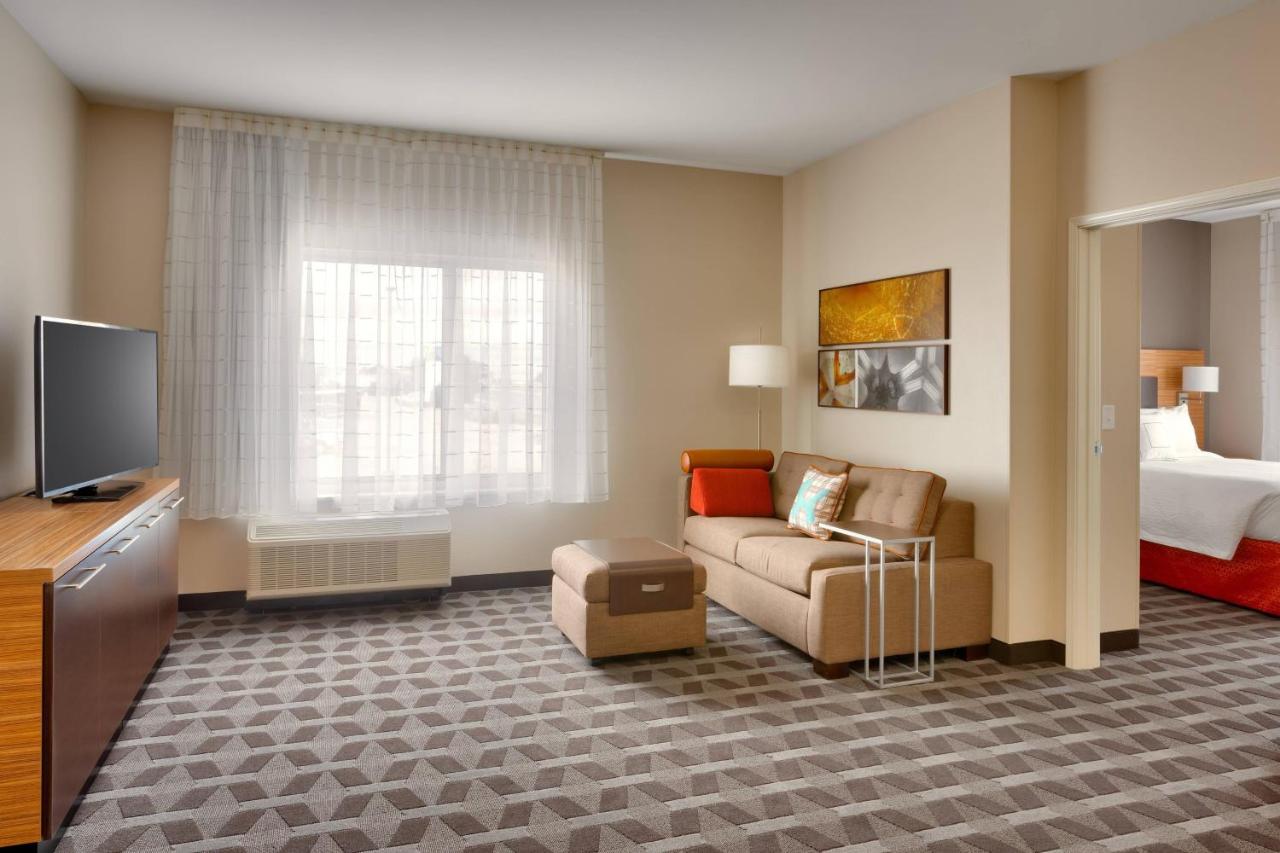 One-Bedroom Queen Suite with Sofa Bed at Towneplace Suites by Marriott Clovis