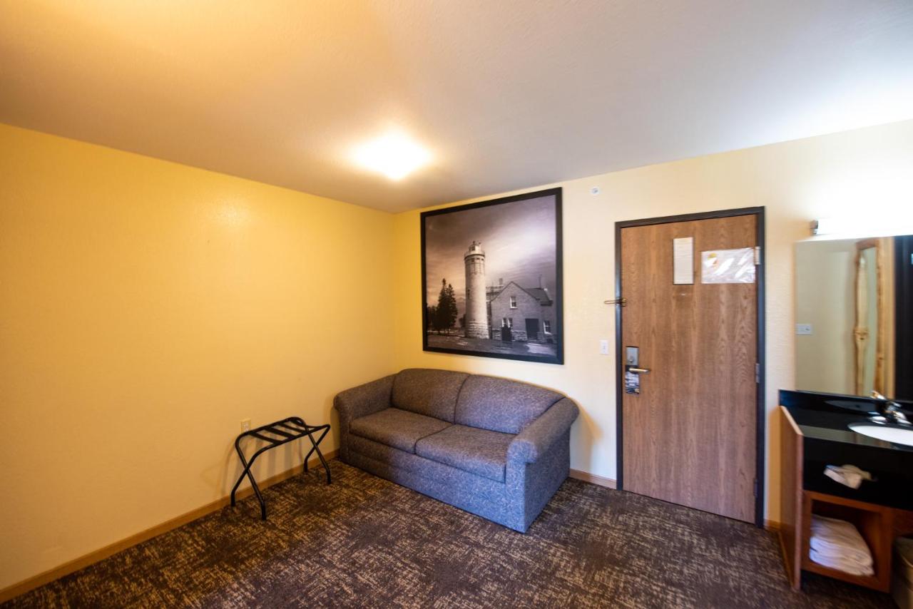 King Suite with Two King Beds - Courtside - Non-Smoking at Super 8 by Wyndham Bridgeview of Mackinaw City