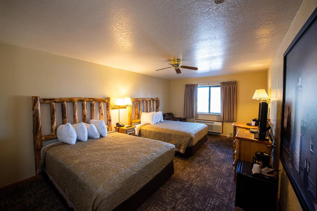 Traditional Queen Room with Two Queen Beds - Non-Smoking at Super 8 by Wyndham Bridgeview of Mackinaw City