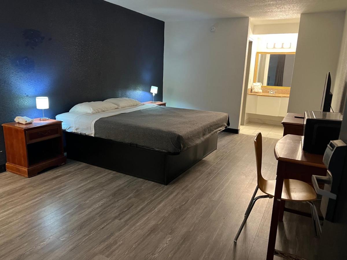 | Travelodge by Wyndham Suffolk